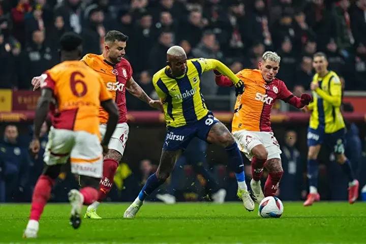 Süper Lig’de derbi heyecanı! Fenerbahçe-Galatasaray maçı muhtemel 11’ler belli oldu 9